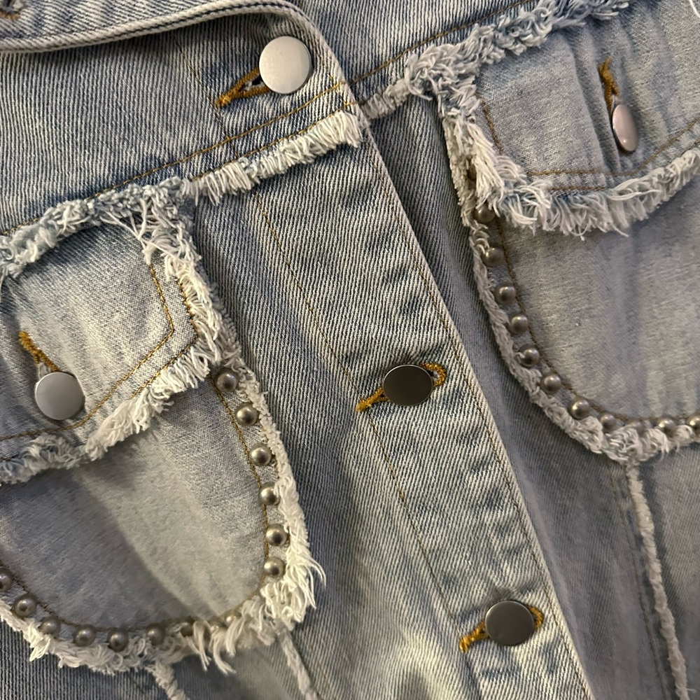 NWT POL Distressed Denim Jacket with American Flag Patch - Picture 5 of 8